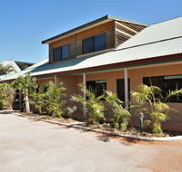 Ningaloo Breeze Villa 7 - 3 Bedroom Fully Self-Contained Holiday Accommodation - Hotel QLD