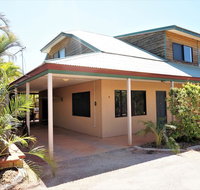 Ningaloo Breeze Villa 8 - 3 Bedroom Fully Self-Contained Holiday Accommodation - Hotel QLD