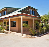 Ningaloo Breeze Villa 9 - 3 Bedroom Fully Self-Contained Holiday Accommodation - Hotel QLD