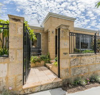 Ocean Keys Cottage - Free WiFi - Hotel QLD