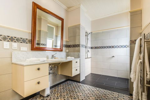 Old Bank Boutique Hotel - Hotel QLD 1