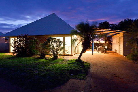 Osprey Holiday Village Unit 105 - Tranquil 3 Bedroom Holiday Villa With A Pool In The Complex - Hotel QLD 1