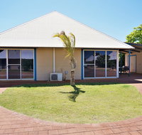 Osprey Holiday Village Unit 109 - Pleasant 3 Bedroom Holiday Villa with a Pool in the Complex - Hotel QLD
