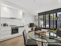 PERFECTLY PRAHRAN - your mecca of social and style
