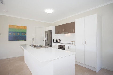 Petrie Beach Holiday Home - Hotel QLD 3