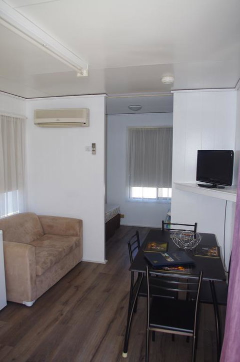 Pioneer Tourist Park - Hotel QLD 3