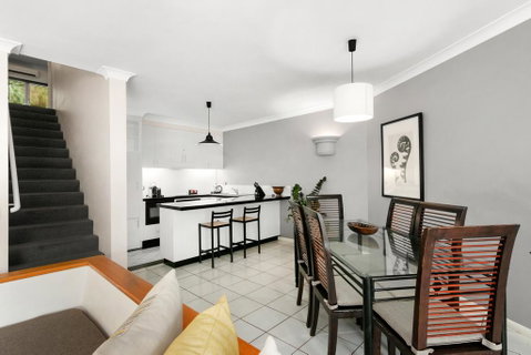 Poolside Apt. In Alamanda Beachfront Resort (55) - Hotel QLD 2