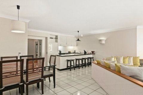 Poolside Apt. In Alamanda Beachfront Resort (62) - Hotel QLD 3