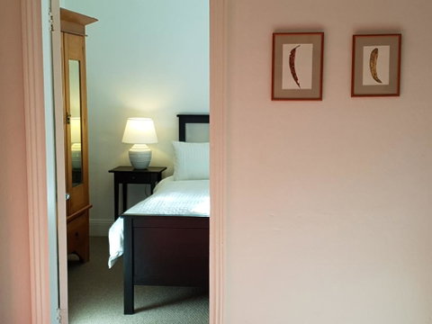 Redruth - 2 Bedroom Cottage Situated In Wandiligong - Hotel QLD 1