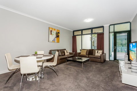 Rockingham Beachfront Apartment - Hotel QLD 2