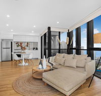 Roomy Apartment with Balcony Parking Ocean Views - Hotel QLD