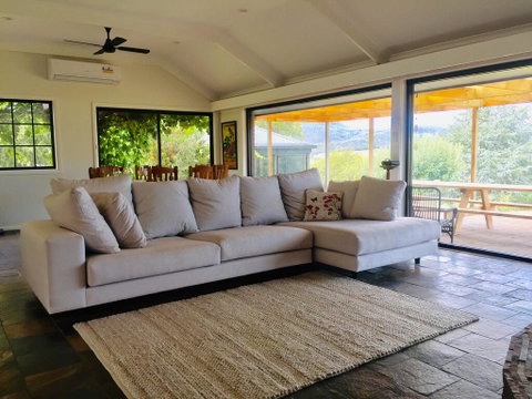 Rosewhite House - Hotel QLD 1