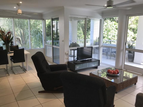Secluded Tropical Apartment - Hotel QLD 2