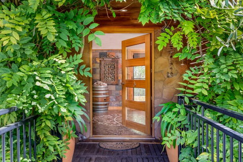 Serena House - Hotel QLD 1