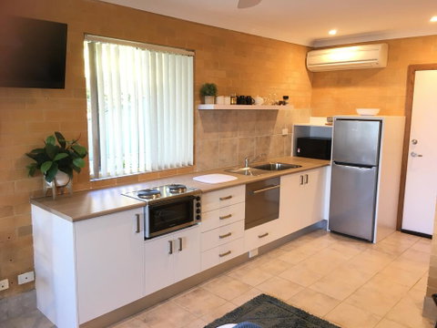 SilverWaters Waterfront Accommodation - Hotel QLD 2