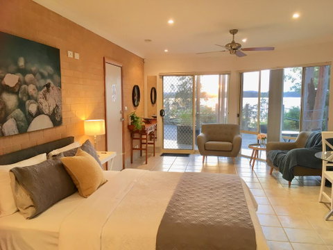 SilverWaters Waterfront Accommodation - Hotel QLD 1