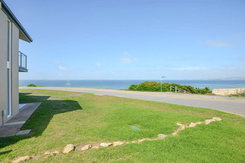 South Seas Beachfront Apartments - Hotel QLD 1