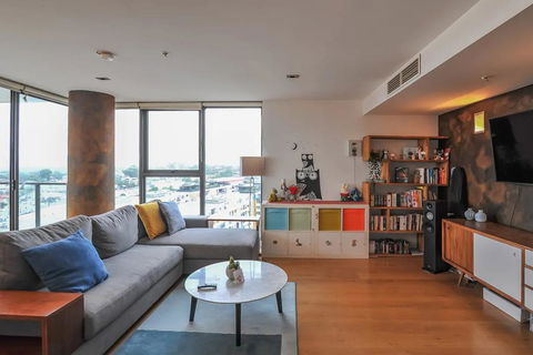 Spacious 2 Bedroom Flat In Wolli Creek - Hotel QLD 0