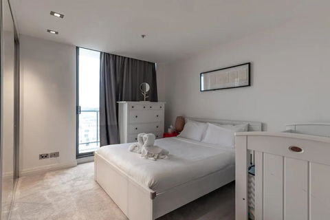 Spacious 2 Bedroom Flat In Wolli Creek - Hotel QLD 3