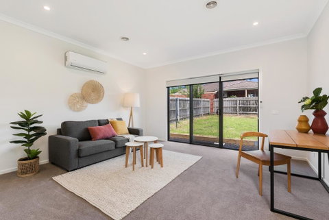 Spacious 4-Bed House With Parking And Backyard - Hotel QLD 3