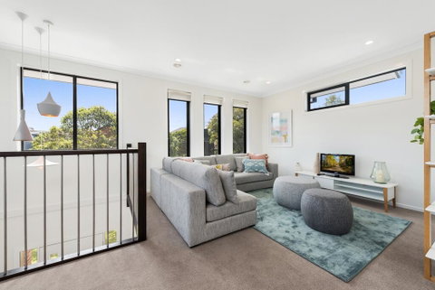 Spacious 4-Bed House With Parking And Backyard - Hotel QLD 0