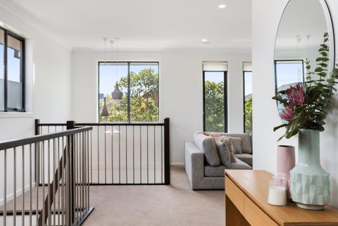 Spacious 4-Bed House With Parking And Backyard - Hotel QLD 1