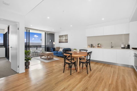 Spacious And Artfully Designed Apartment In Surfers - Hotel QLD 2