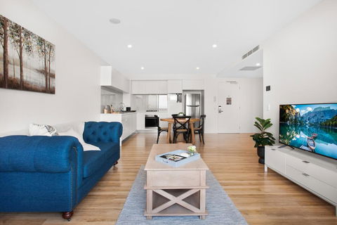 Spacious And Artfully Designed Apartment In Surfers - Hotel QLD 0