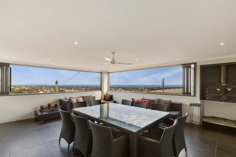 Stillwaters - Panoramic View Of Lakes Entrance - Hotel QLD 2