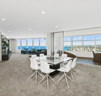 Stunning 4 bedroom Sub Penthouse - level 60 Q1 - Hotel QLD