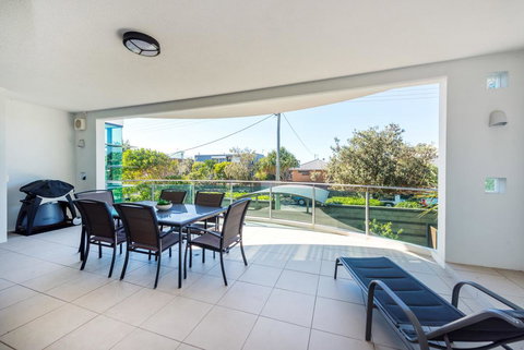Stylish Beach Side Apartment - Unit 5 - 33 Lorikeet Drive - Hotel QLD 1