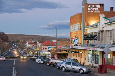 The Alpine Hotel - Hotel QLD 1