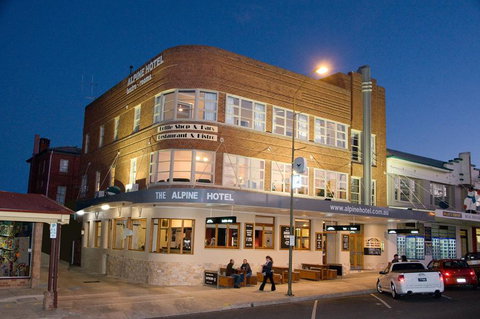 The Alpine Hotel - Hotel QLD 0