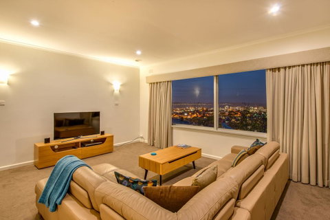 City Lights - Hotel QLD 1