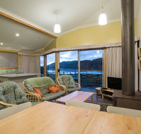 Arthur Riverfront and Sea Lodge downstream - Hotel QLD