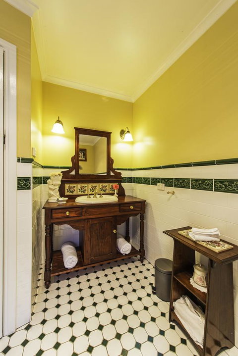 Touchwood Cottages - Hotel QLD 11