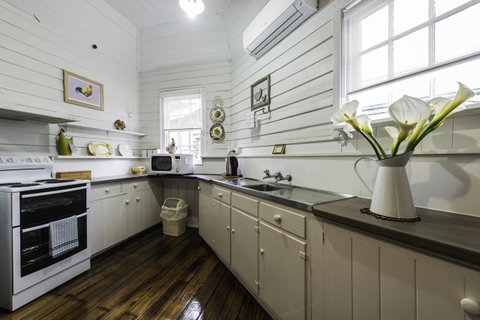 Touchwood Cottages - Hotel QLD 12
