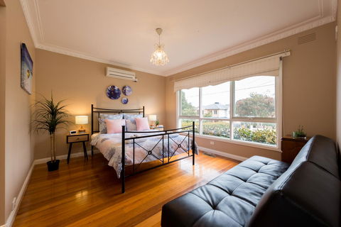 Lovely 5BR Full House In Glen Waverley, Walk To Train, Bus & Shops - Hotel QLD 5