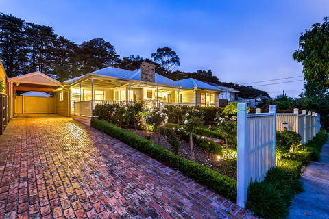 Lovely 5BR Full House In Glen Waverley, Walk To Train, Bus & Shops - Hotel QLD 0