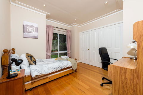 Lovely 5BR Full House In Glen Waverley, Walk To Train, Bus & Shops - Hotel QLD 9