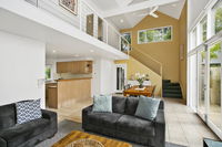 Book Ocean Grove Accommodation Vacations Hotel QLD Hotel QLD