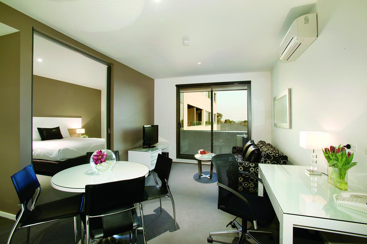 Oakleigh VIC Hotel QLD