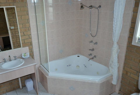 Tropicana Motor Inn - Hotel QLD 13