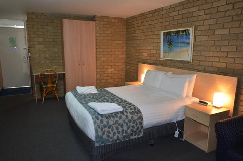 Tropicana Motor Inn - Hotel QLD 4