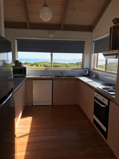 Sunsets On Martyrs Luxury Coastal Beach House Peterborough - Hotel QLD 9