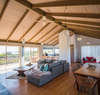 Sunsets on Martyrs Beach House - Ocean Views - Hotel QLD