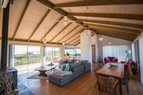 Sunsets On Martyrs Luxury Coastal Beach House Peterborough - Hotel QLD 0