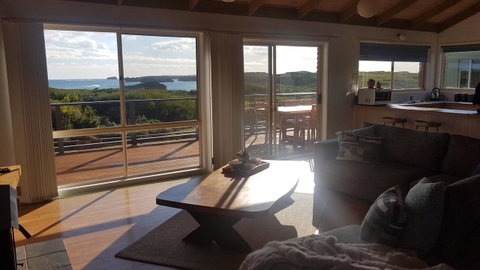 Sunsets On Martyrs Luxury Coastal Beach House Peterborough - Hotel QLD 1