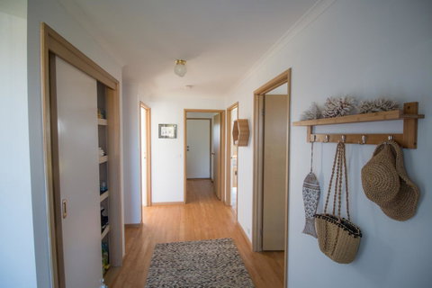 Sunsets On Martyrs Luxury Coastal Beach House Peterborough - Hotel QLD 19