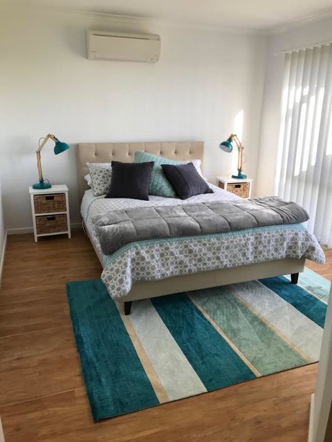 Sunsets On Martyrs Luxury Coastal Beach House Peterborough - Hotel QLD 14